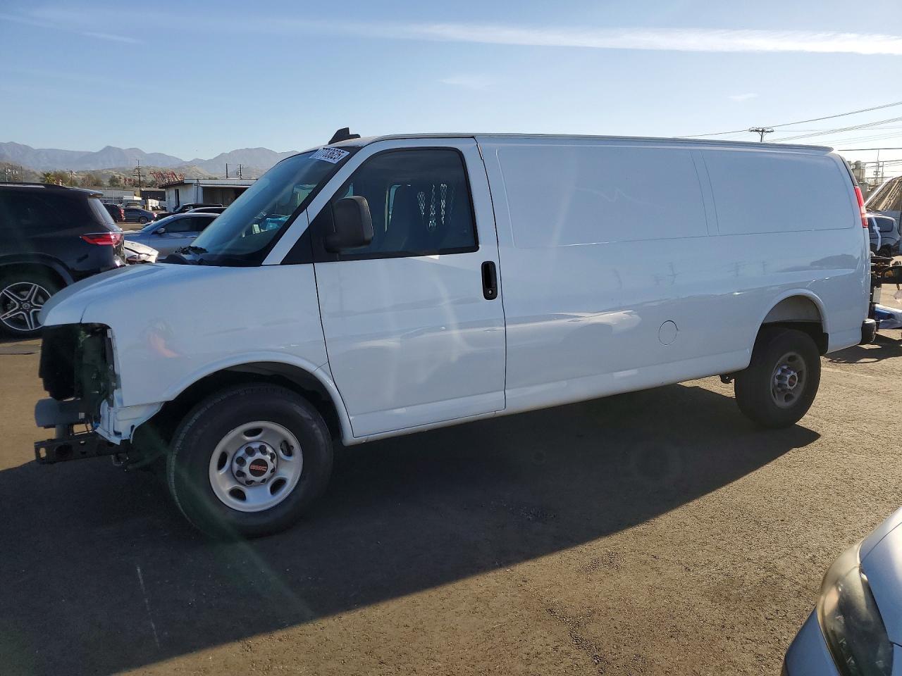 2025 GMC Savana, G3500 Paratr...