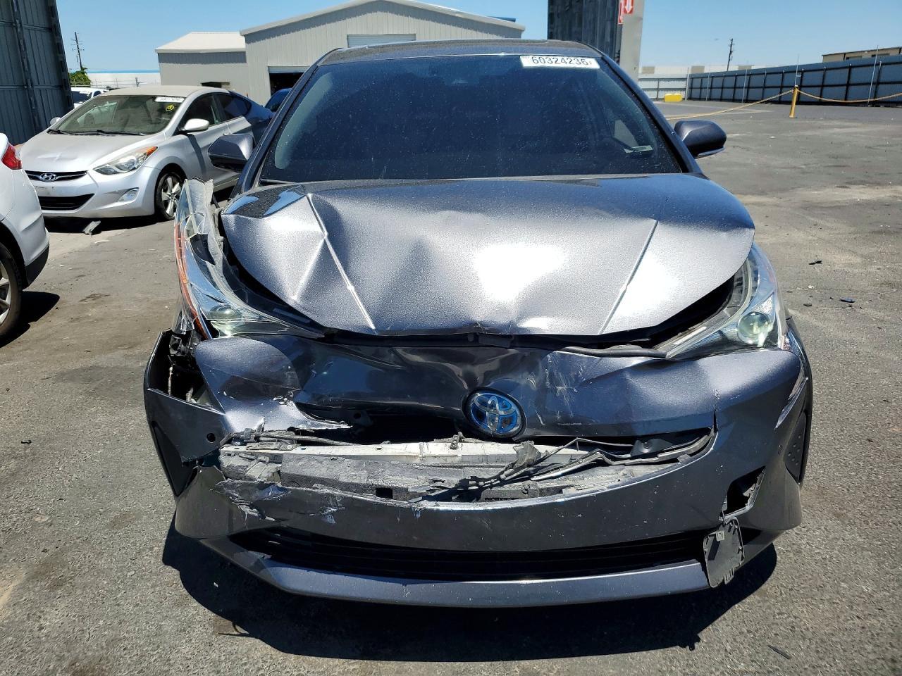 2016 Toyota Prius, Four