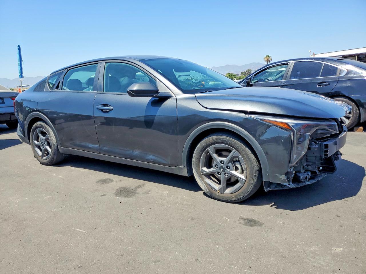 2025 KIA K4, Lxs