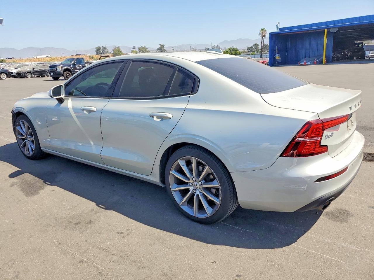 2019 Volvo S60, T5 Momentum