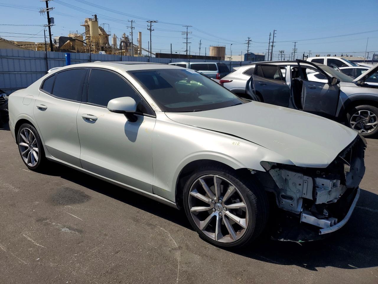 2019 Volvo S60, T5 Momentum
