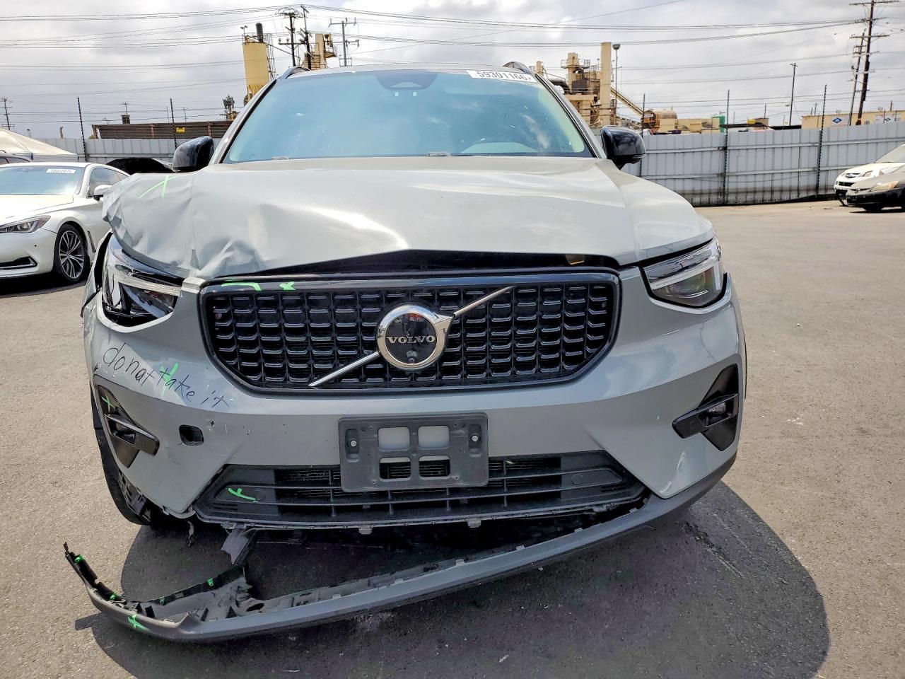 2024 Volvo XC40, Plus