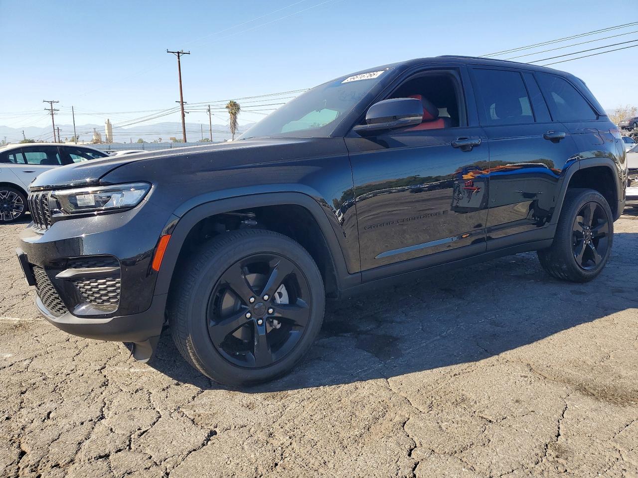 2025 Jeep Grand Cherokee, Laredo