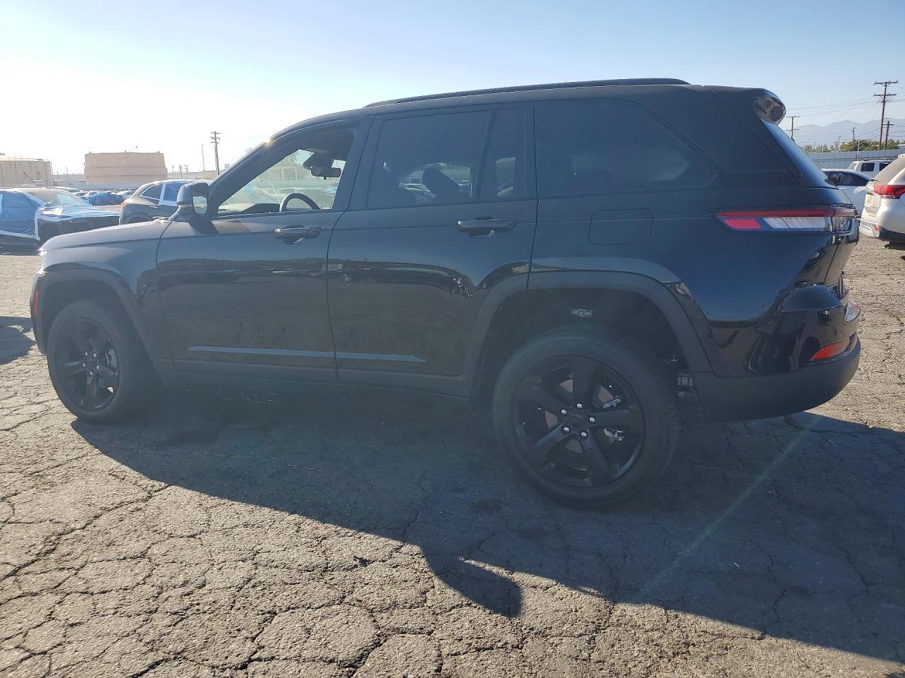 2025 Jeep Grand Cherokee, Laredo
