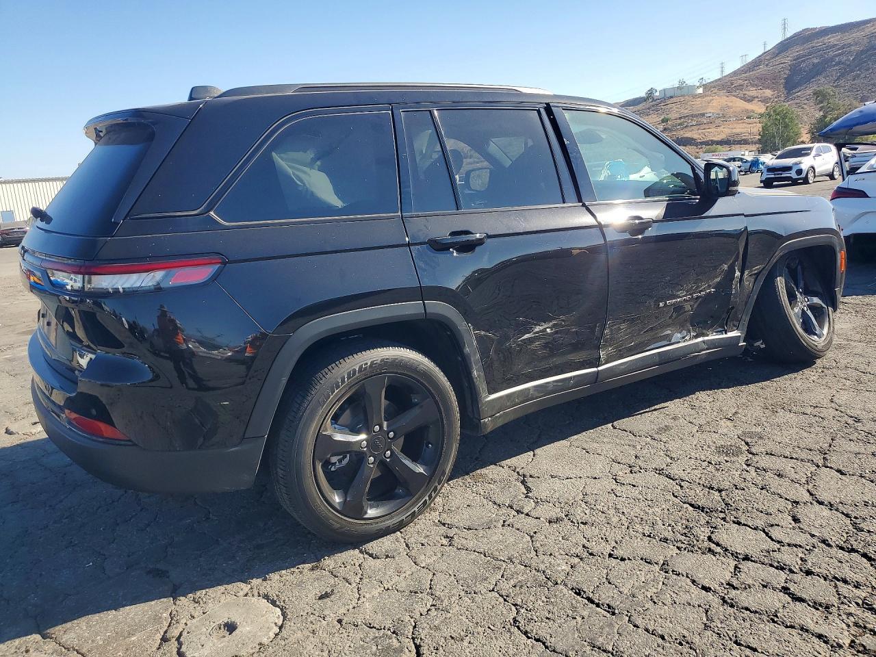 2025 Jeep Grand Cherokee, Laredo