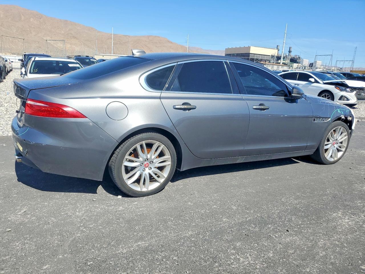 2017 Jaguar XF, Prestige