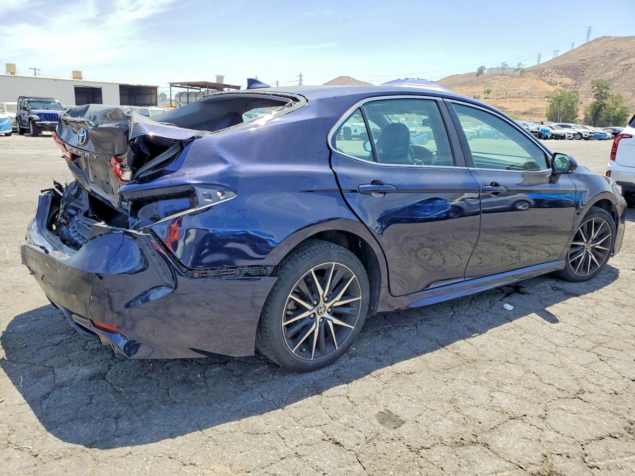 2022 Toyota Camry, SE