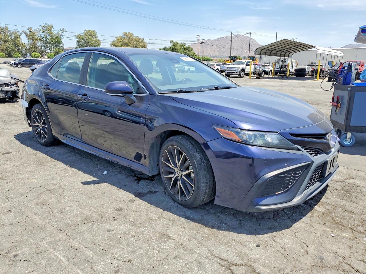 2022 Toyota Camry, SE