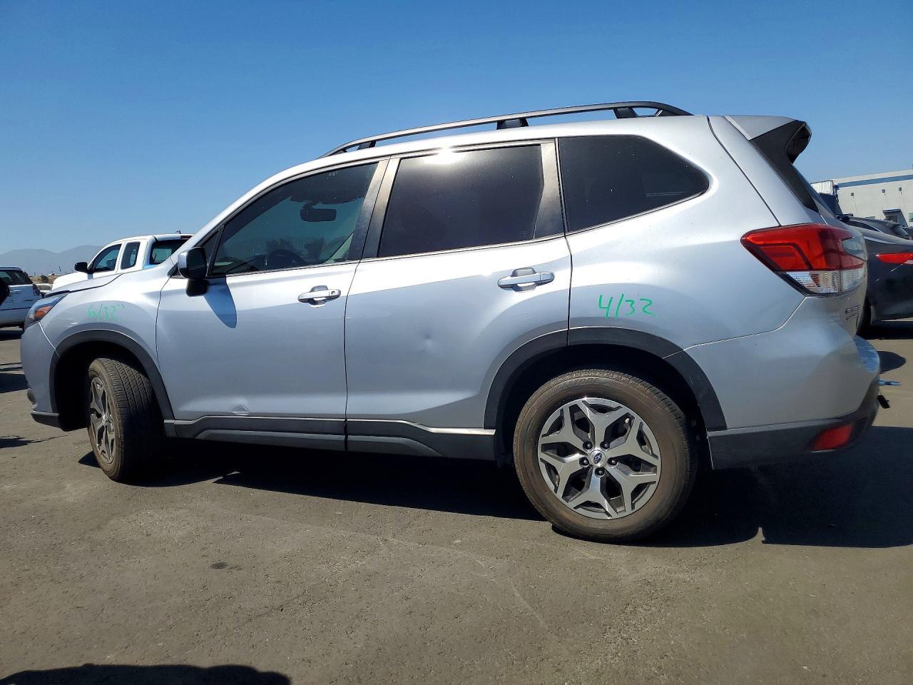 2023 Subaru Forester, Premium