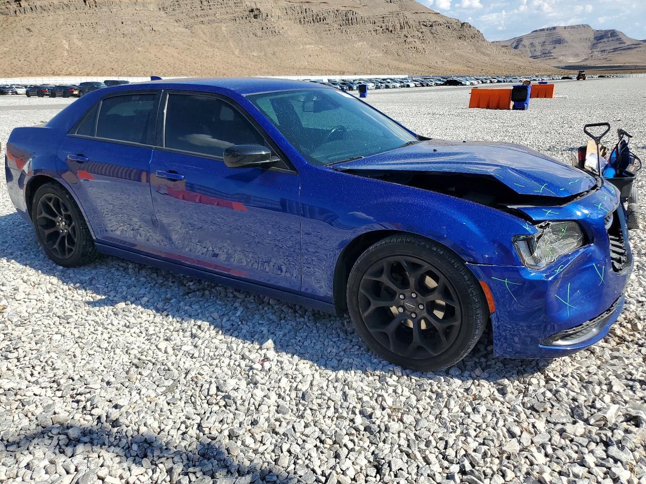 2020 Chrysler 300, Touring