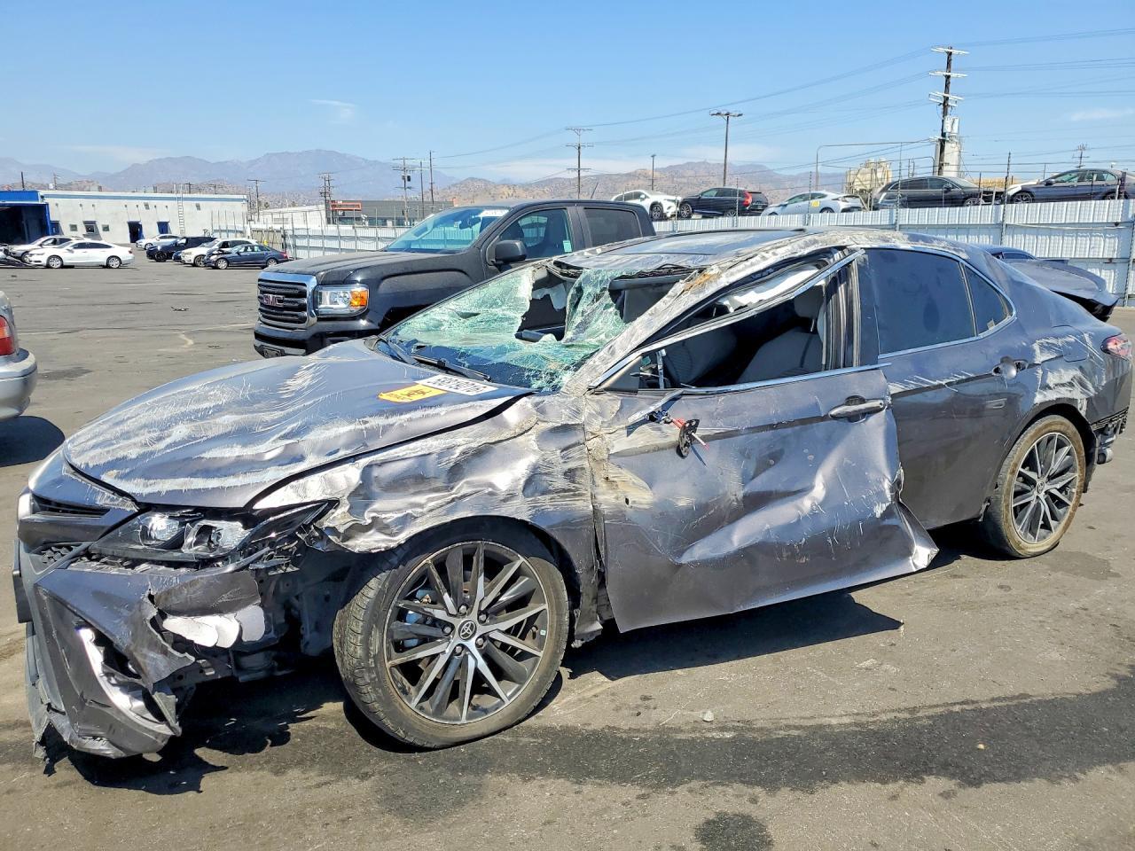 2022 Toyota Camry, SE