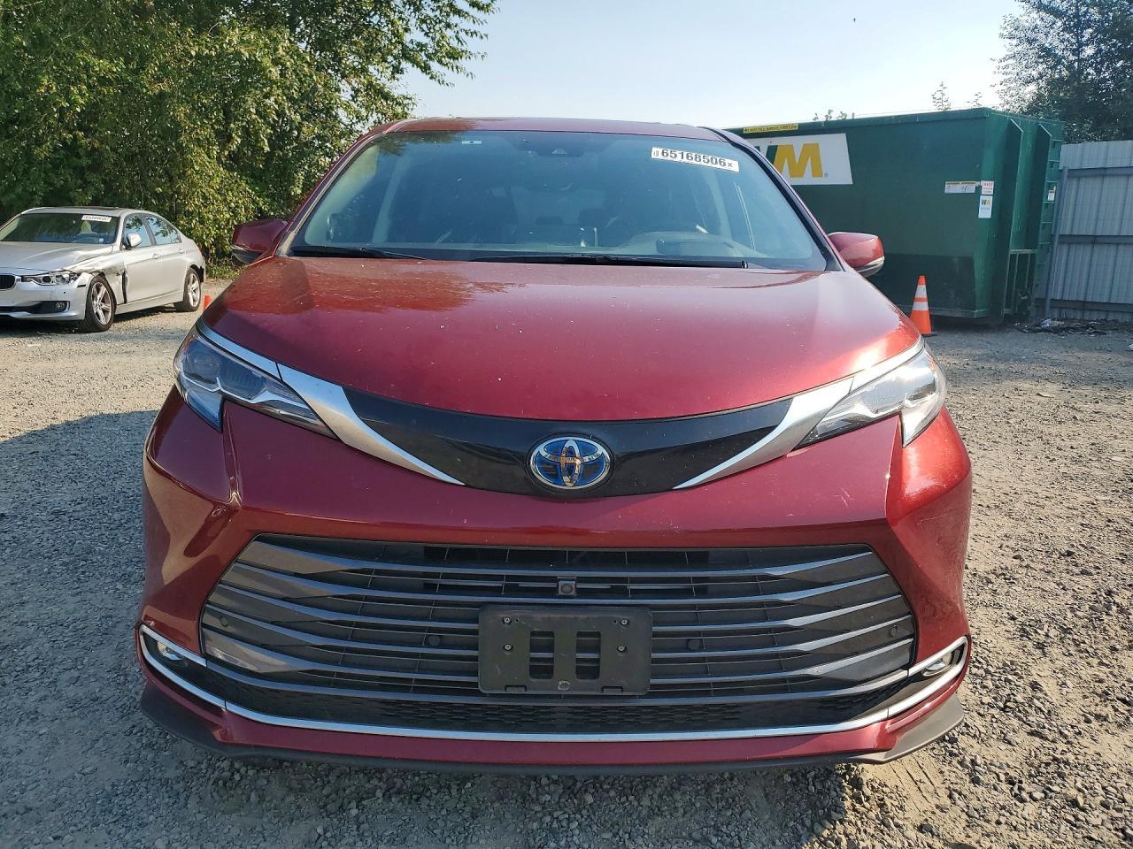 2022 Toyota Sienna, Platinum...
