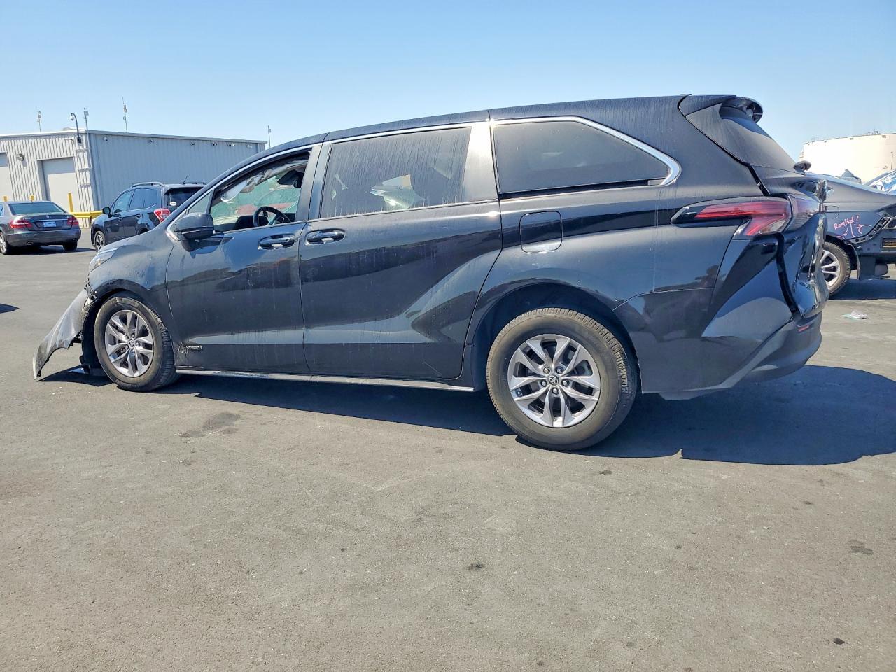 2021 Toyota Sienna, LE