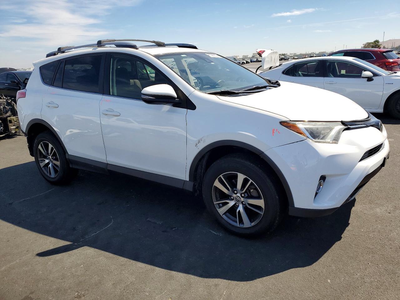 2017 Toyota RAV4, Xle