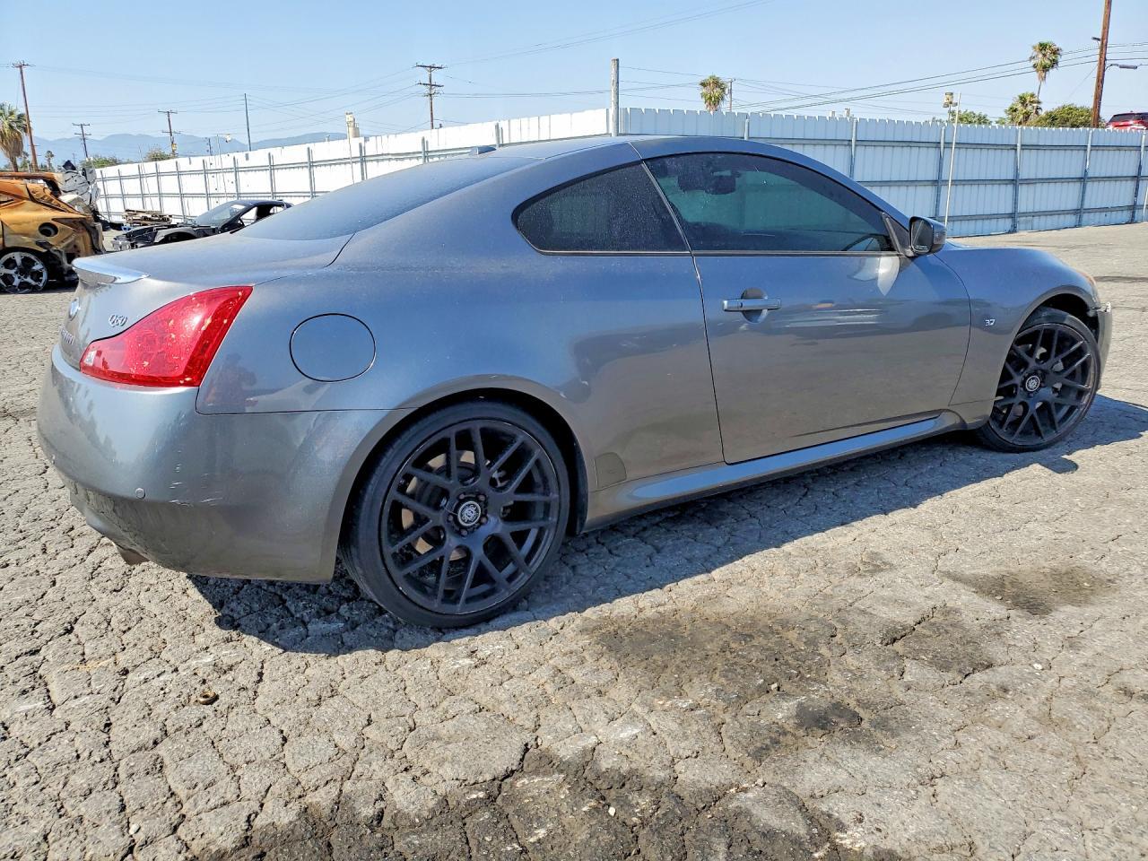 2015 Infiniti Q60, Journey