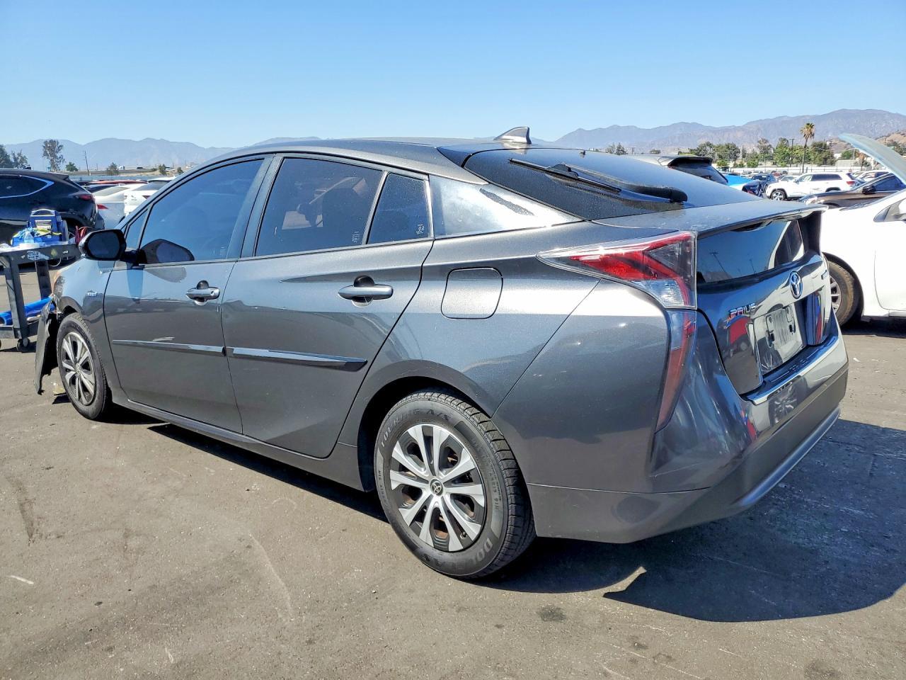 2016 Toyota Prius, Two