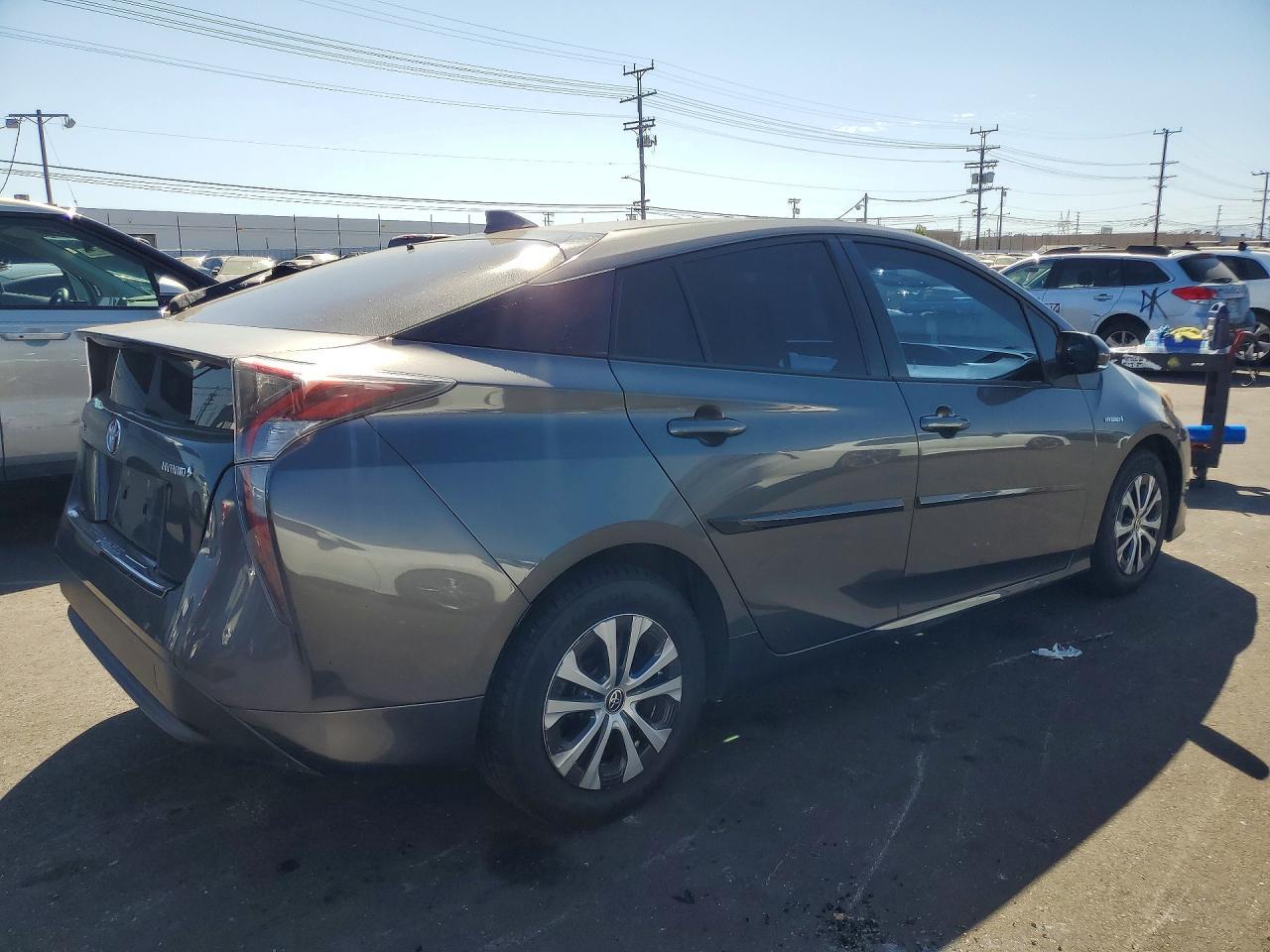 2016 Toyota Prius, Two