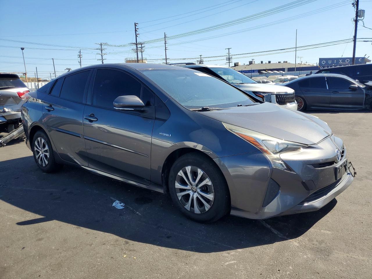 2016 Toyota Prius, Two