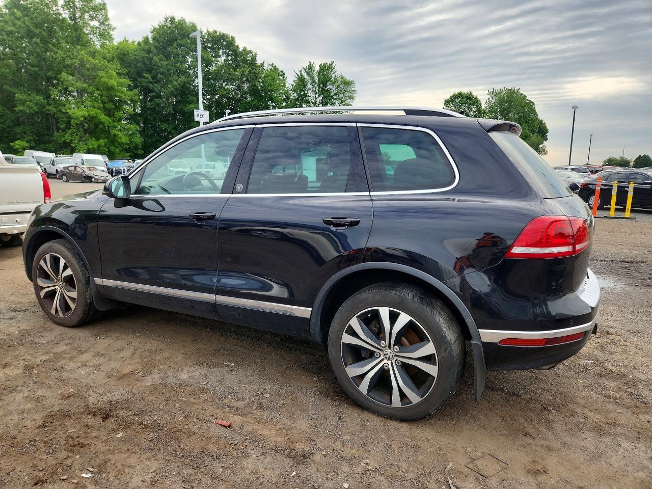 2017 Volkswagen Touareg, Wolf...