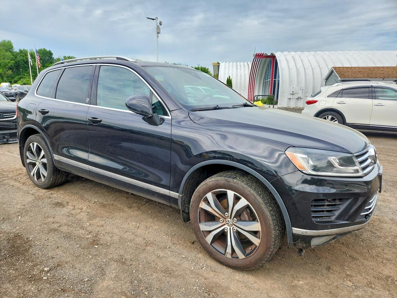 2017 Volkswagen Touareg, Wolf...