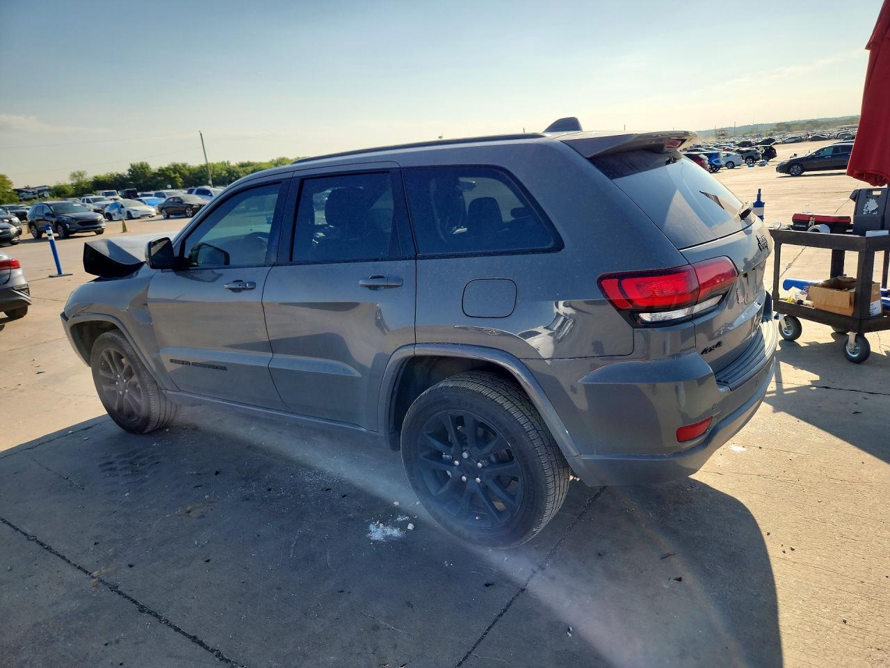 2021 Jeep Grand Cherokee, Laredo