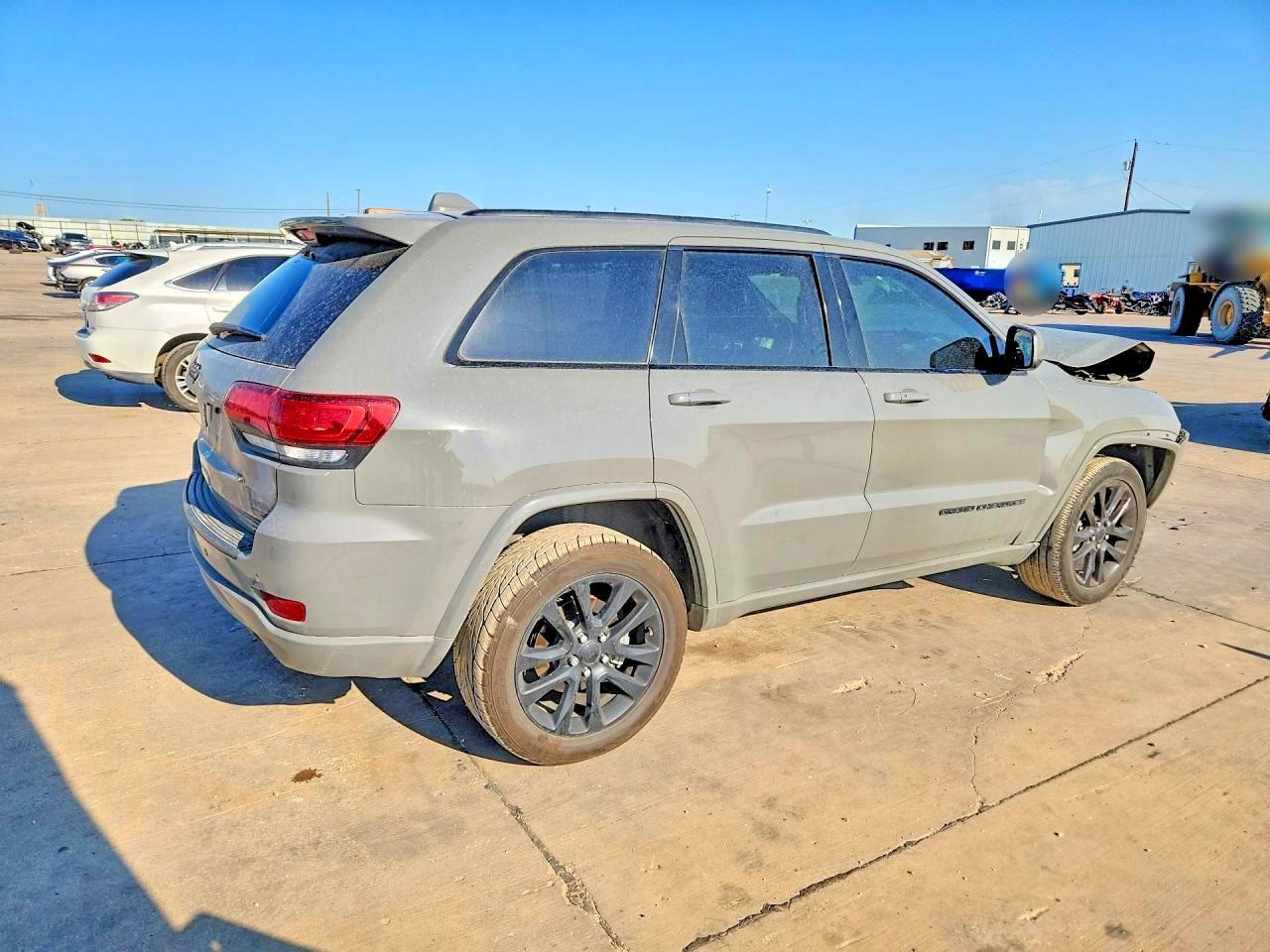 2021 Jeep Grand Cherokee, Laredo
