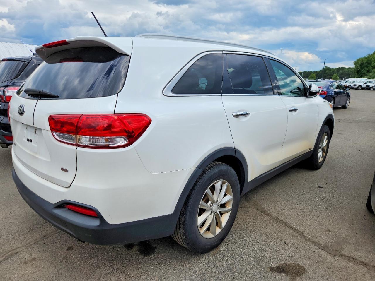 2016 KIA Sorento, LX