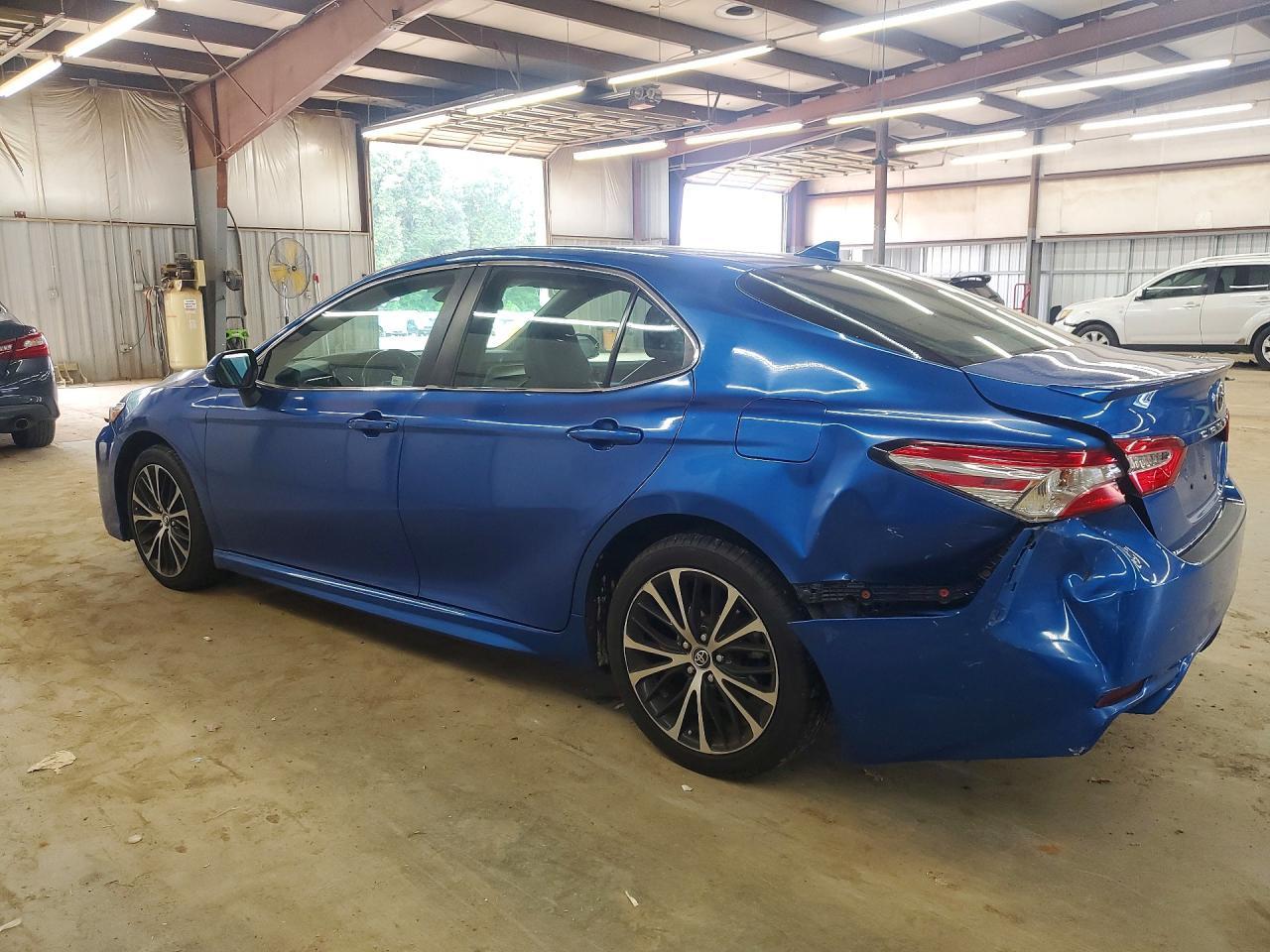 2020 Toyota Camry, SE