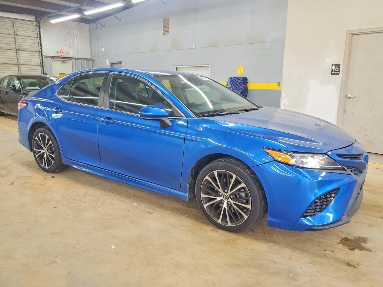 2020 Toyota Camry, SE