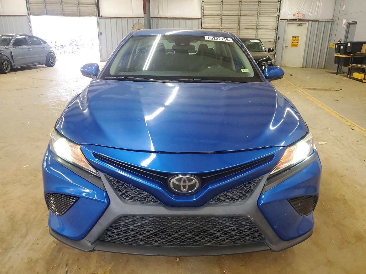 2020 Toyota Camry, SE