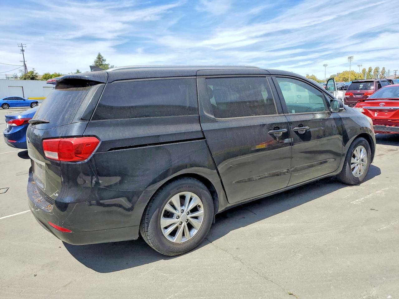 2017 KIA Sedona, LX