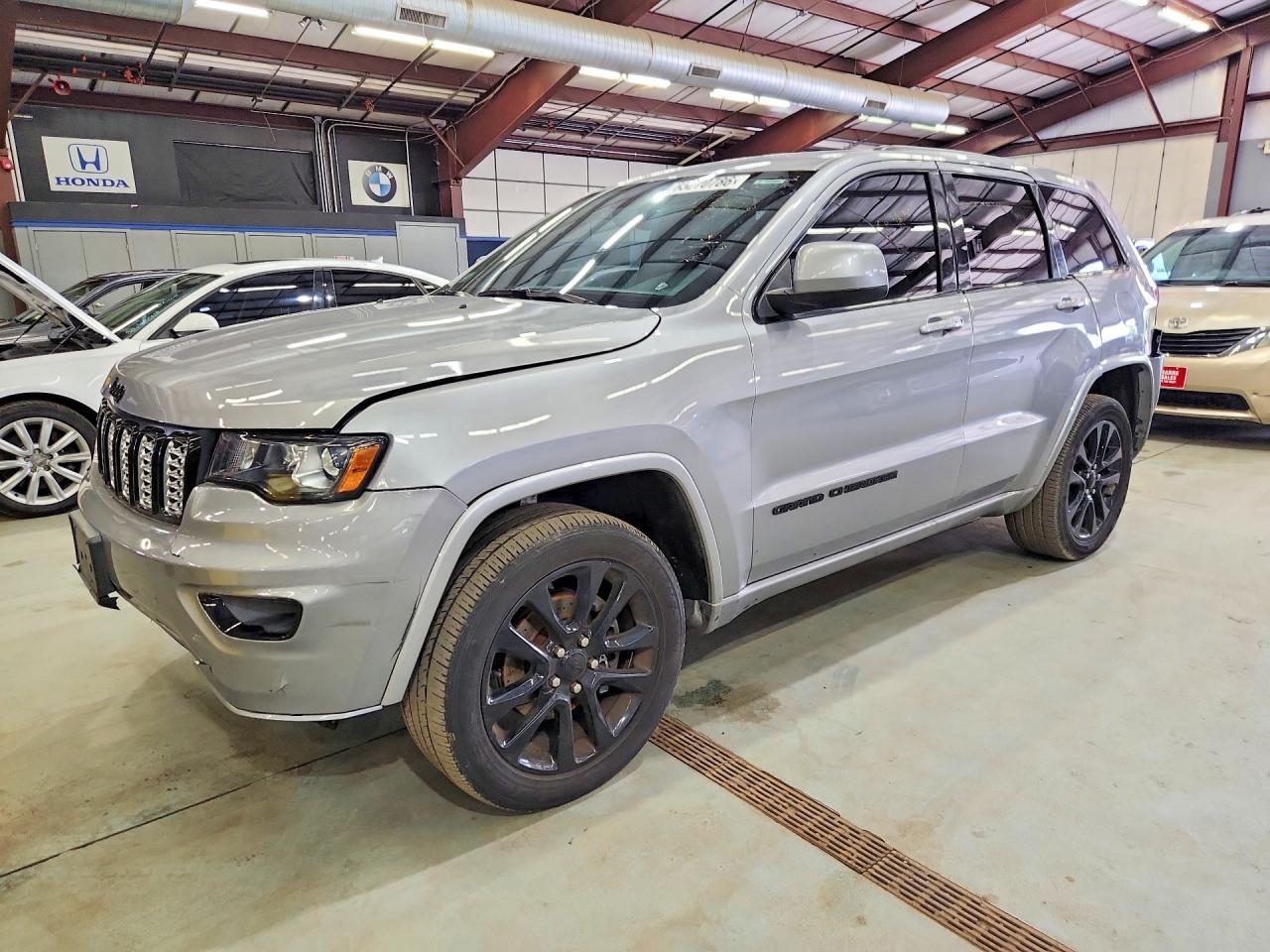 2020 Jeep Grand Cherokee, Laredo