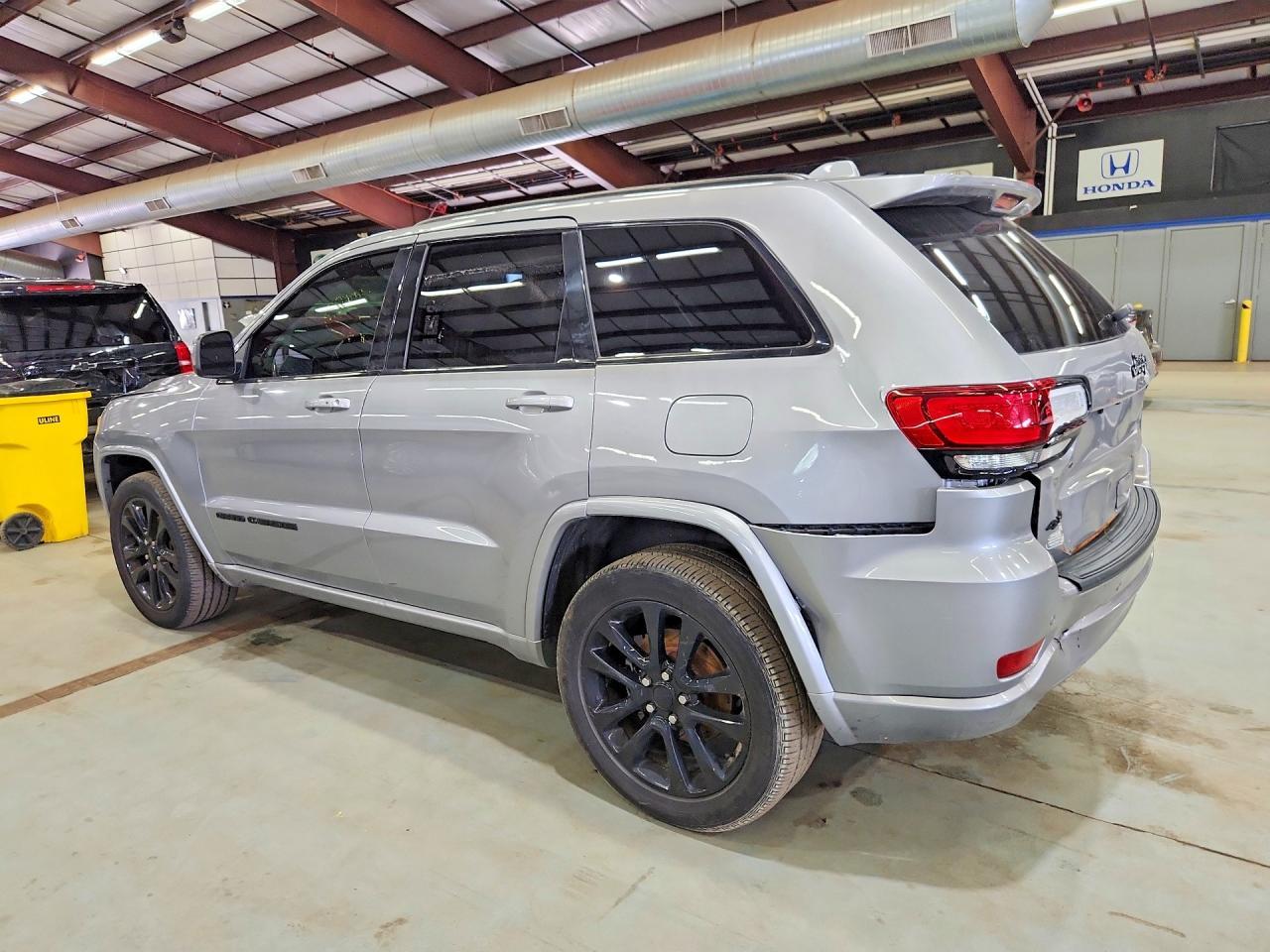 2020 Jeep Grand Cherokee, Laredo