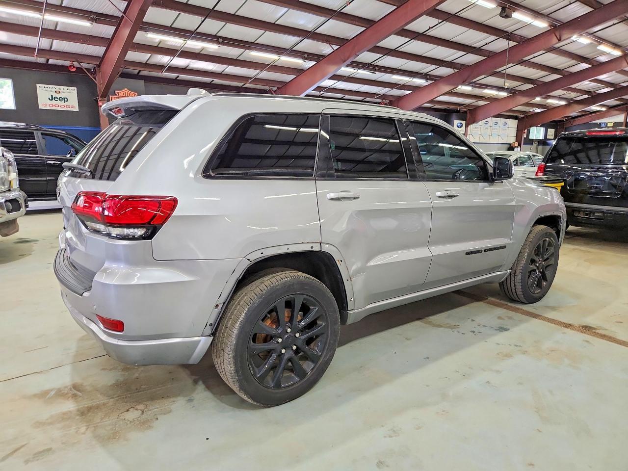 2020 Jeep Grand Cherokee, Laredo