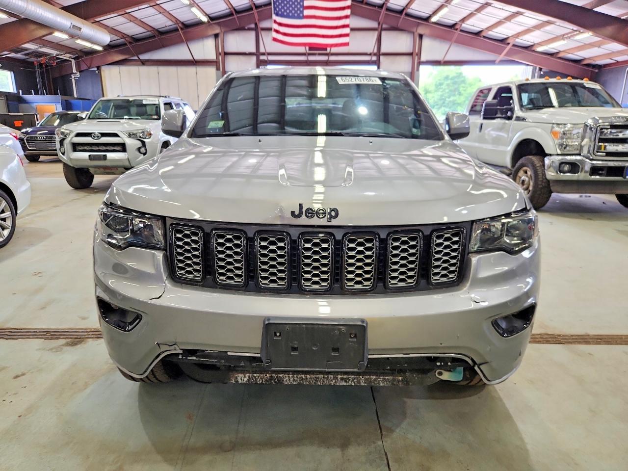 2020 Jeep Grand Cherokee, Laredo