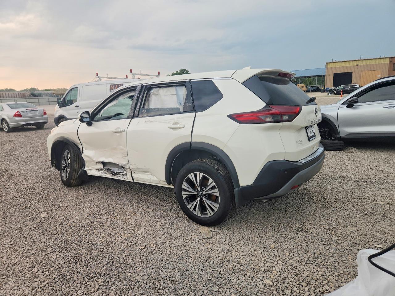 2023 Nissan Rogue, SV