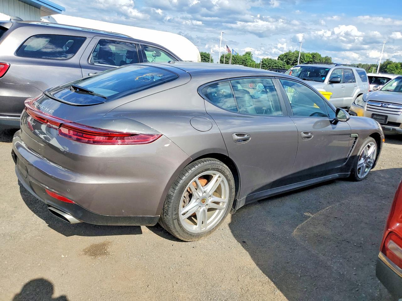 2015 Porsche Panamera, 2