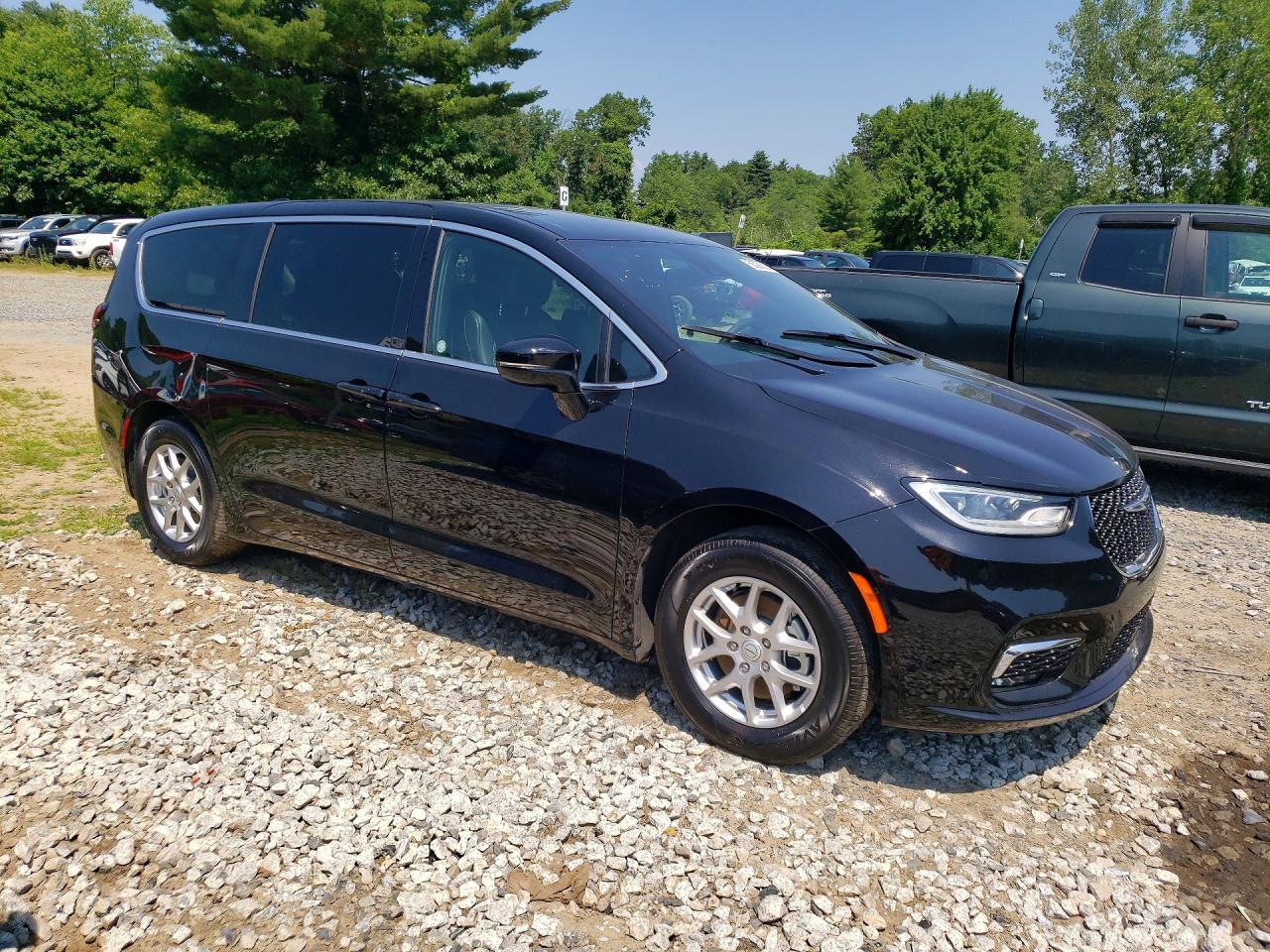 2026 Chrysler Pacifica, Select