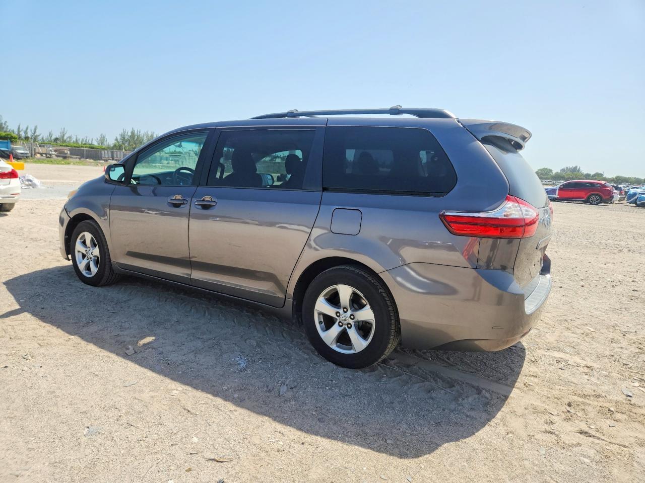 2017 Toyota Sienna, LE