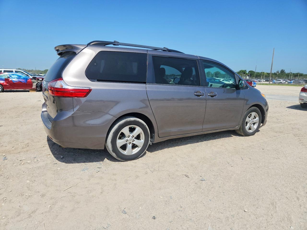 2017 Toyota Sienna, LE