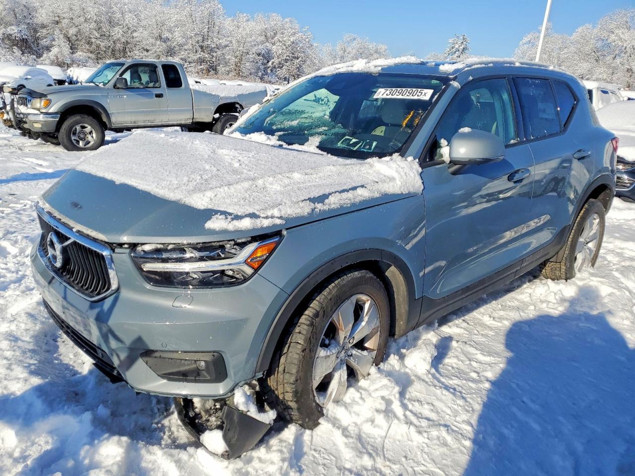 2020 Volvo XC40, T5 Momentum