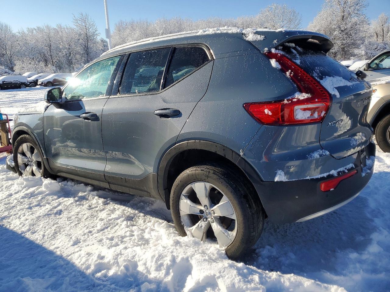 2020 Volvo XC40, T5 Momentum