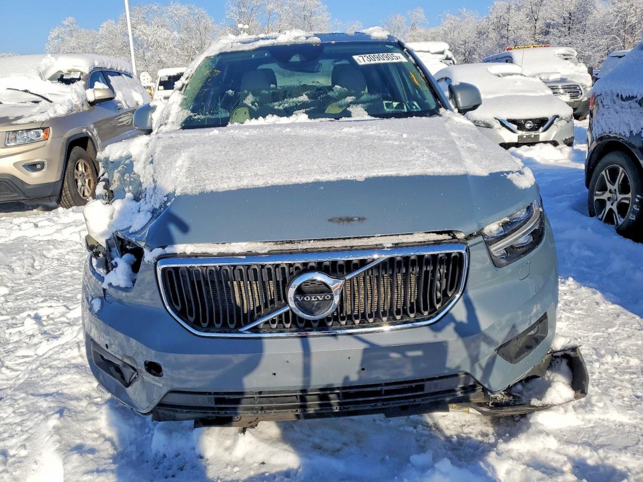 2020 Volvo XC40, T5 Momentum