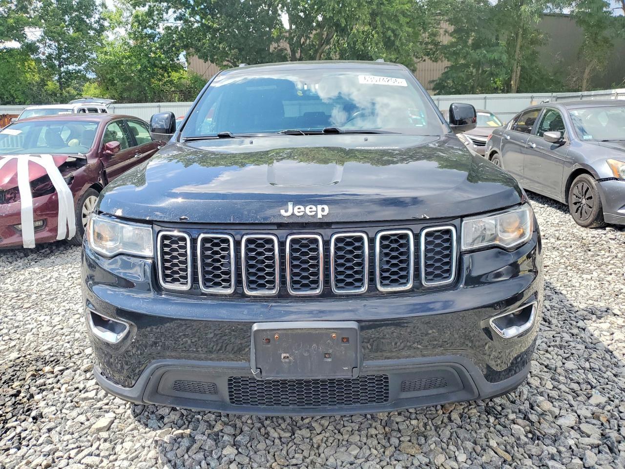 2017 Jeep Grand Cherokee, Laredo