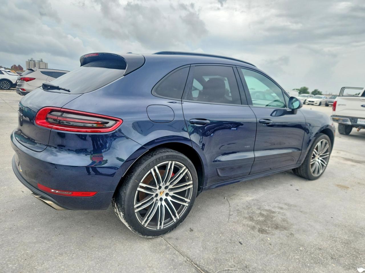 2015 Porsche Macan, Turbo