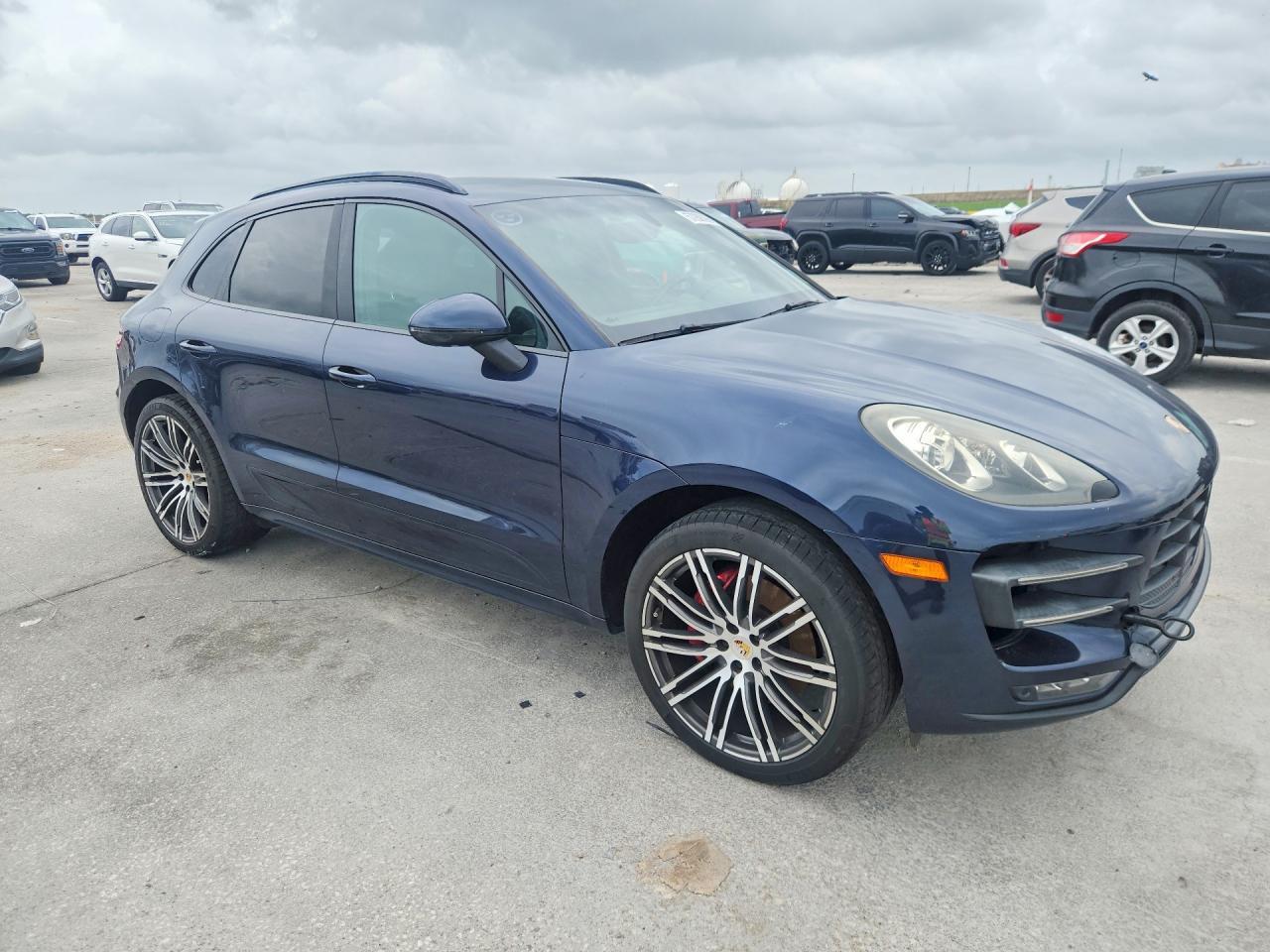2015 Porsche Macan, Turbo