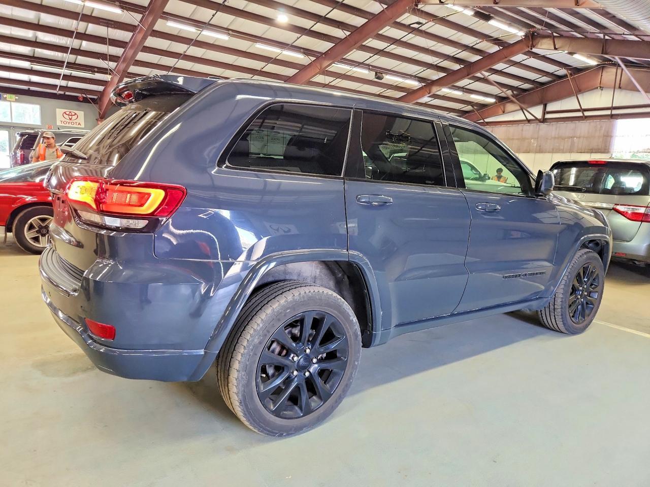 2018 Jeep Grand Cherokee, Laredo