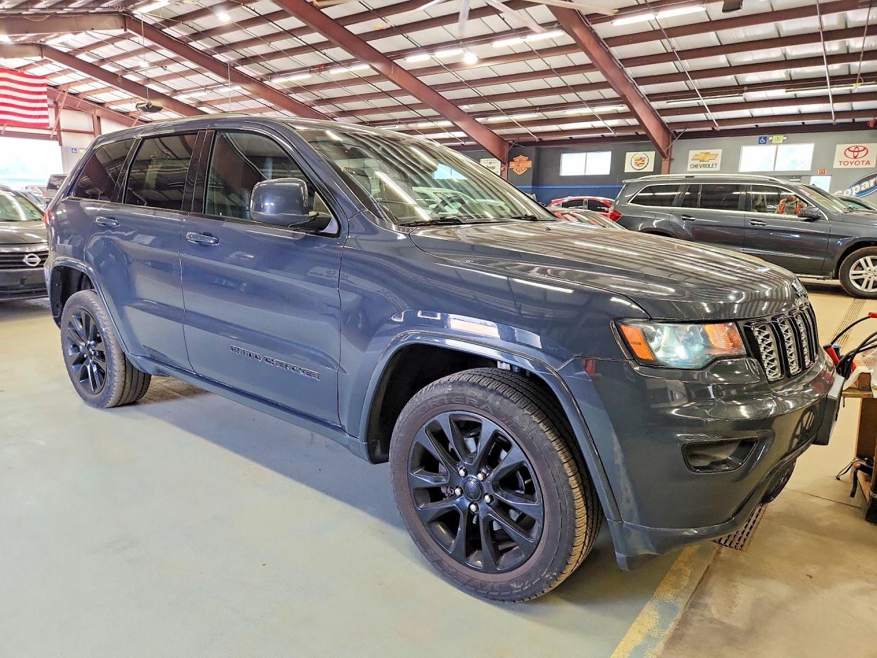 2018 Jeep Grand Cherokee, Laredo