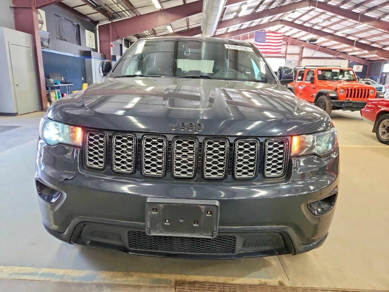 2018 Jeep Grand Cherokee, Laredo