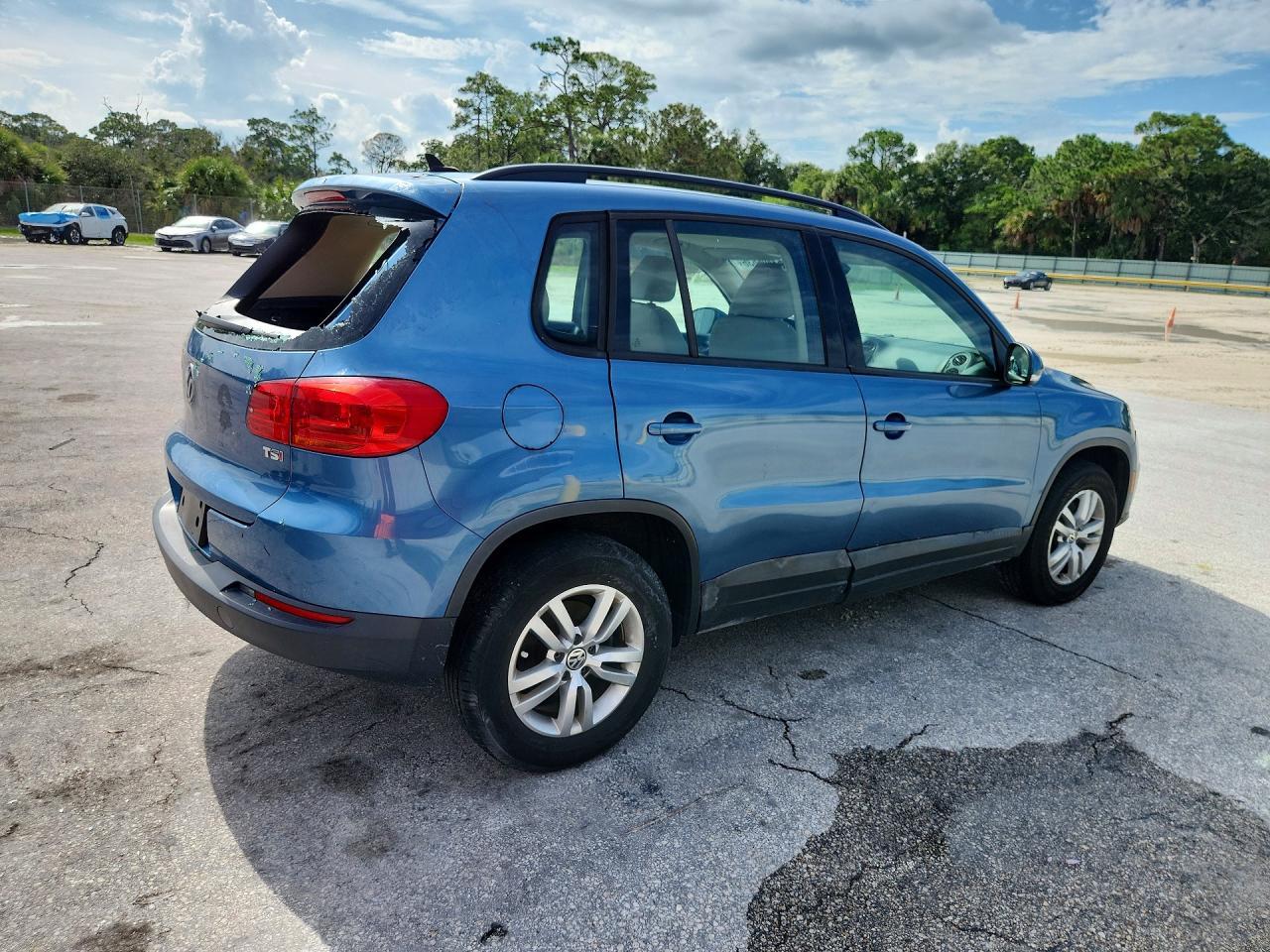 2017 Volkswagen Tiguan, S